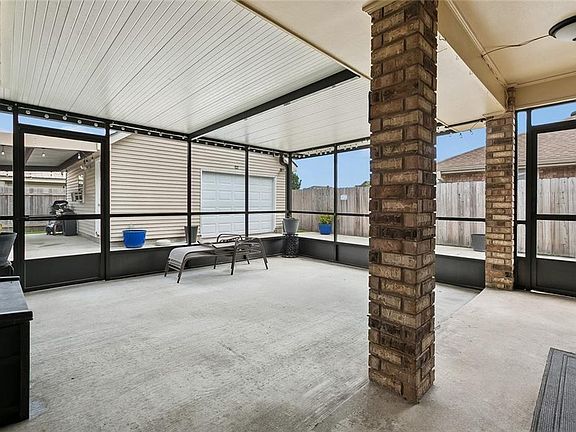 3rd image of 2804 Moss Ln