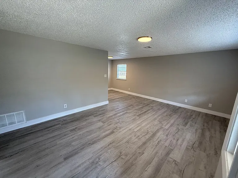 703 S 8th Ave — Photo 2