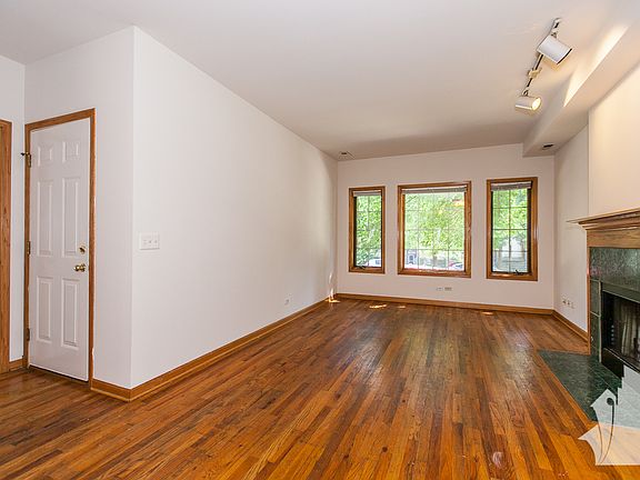3rd image of 1536 N Claremont Ave APT 1