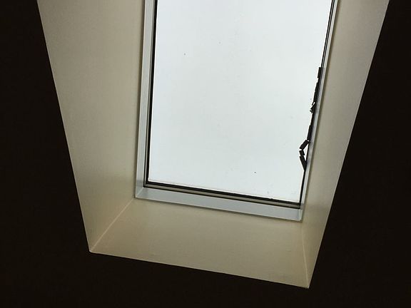 1/4 skylights (brings natural sunlight into the apartment)