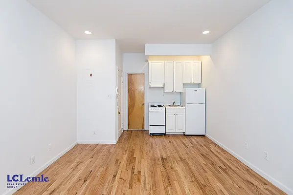 Rented by LC Lemle Real Estate Group | media 18