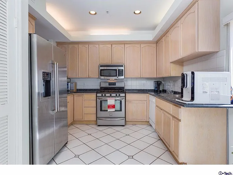 2469 Montrose Ave #E — Photo 10