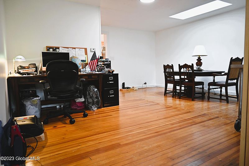 4th image of 406 Louden Road