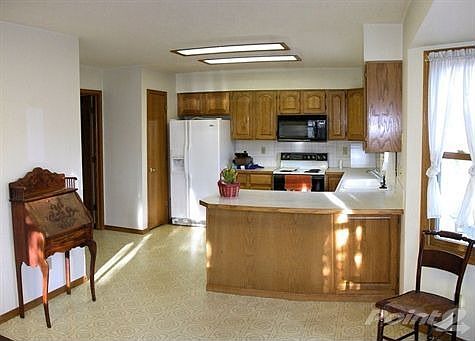 Dining to Kitchen