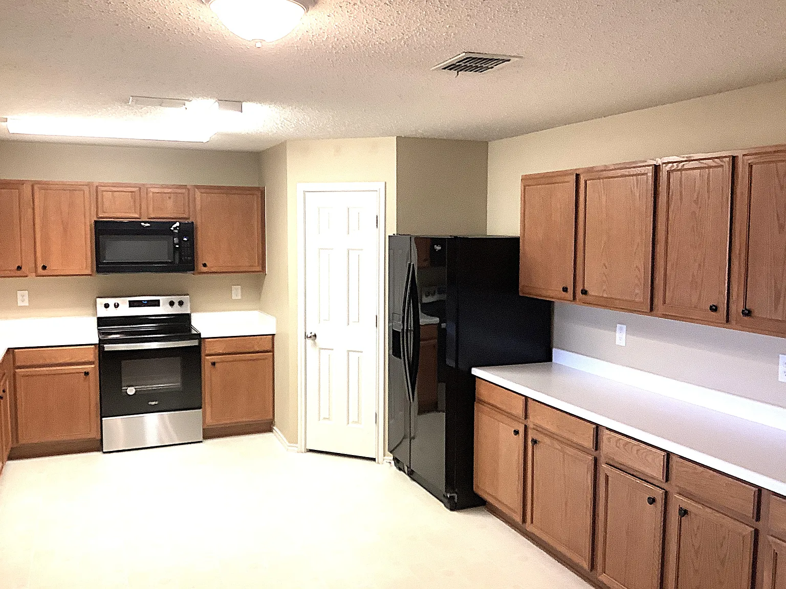 5 bed, 3.0 bath, 3440 sqft, $3,080 — Photo 3