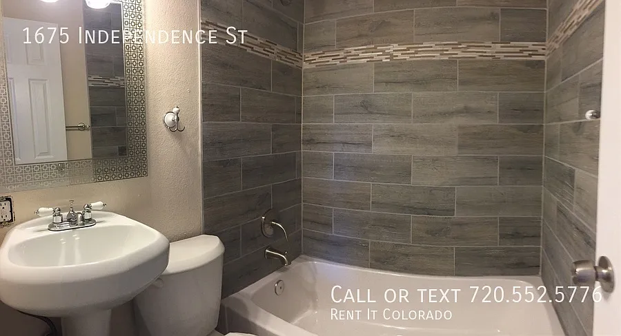 Charming 2BD/1BA Lower Unit with Oversized Backyard in Lakewood — Photo 4