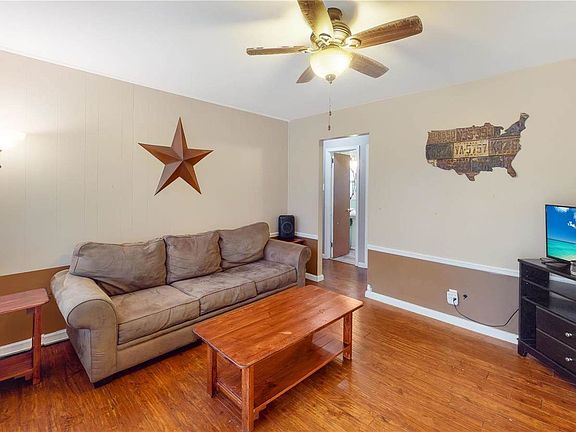 3rd image of 2829 Westlawn St