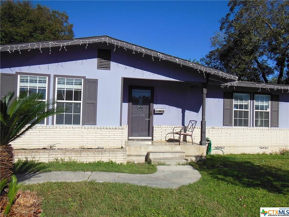 1st image of 820 W Nacogdoches St
