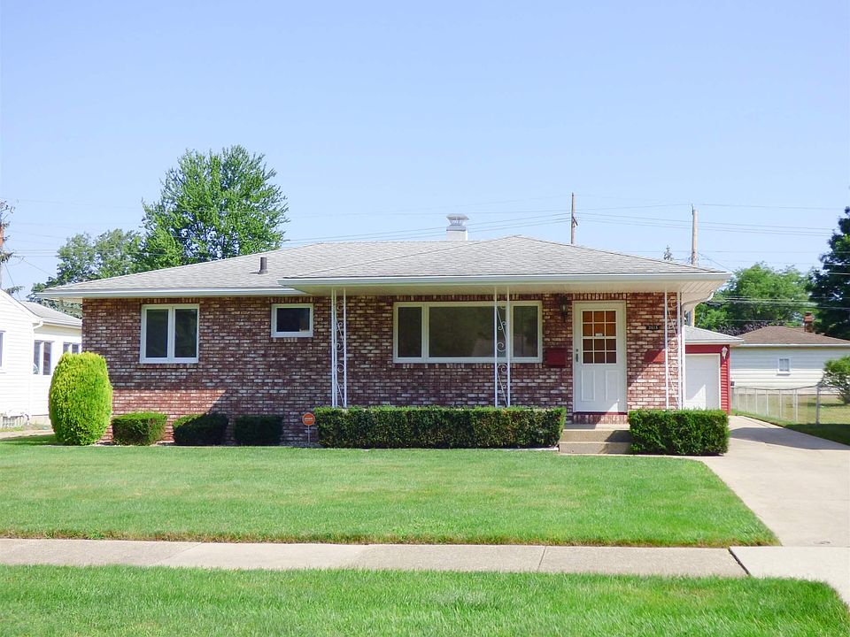 1st image of 2613 Macarthur Ave