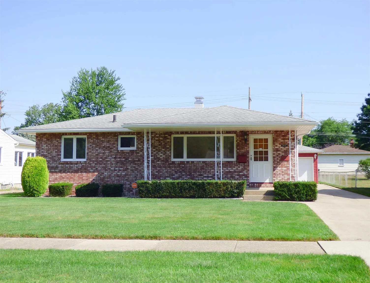 2613 Macarthur Ave photo 1