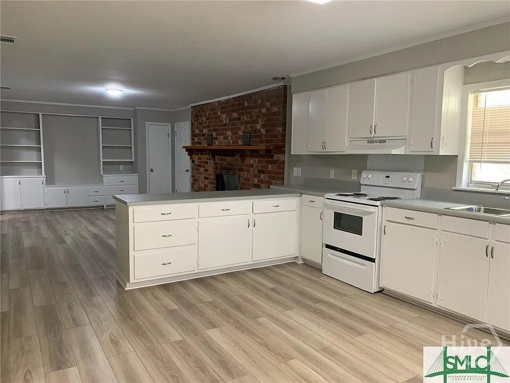 4 bed, 2272 sqft, $2,200 — Photo 3