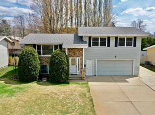 942 10th Ave W, Dickinson, ND 58601