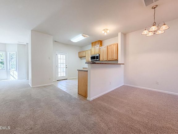 5th image of 42 Sunnyview Ln