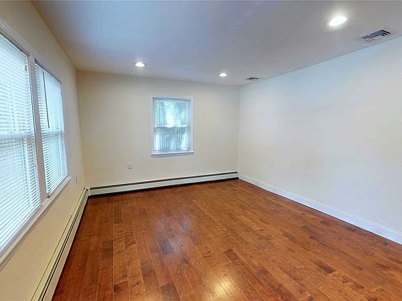 5th image of 4 Bramble Ln