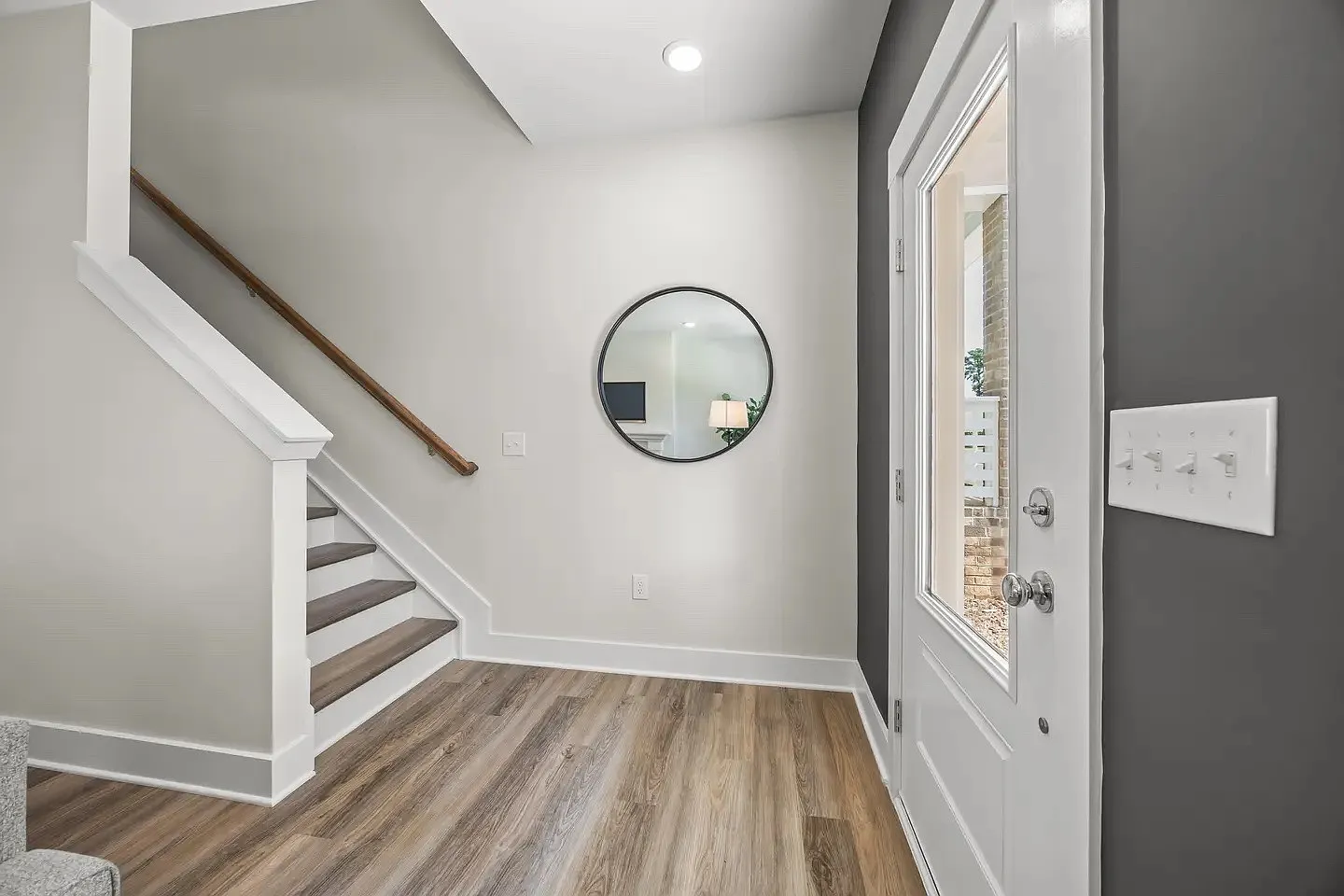 3 bed, 2.5 bath, 1589 sqft, $2,200 — Photo 2