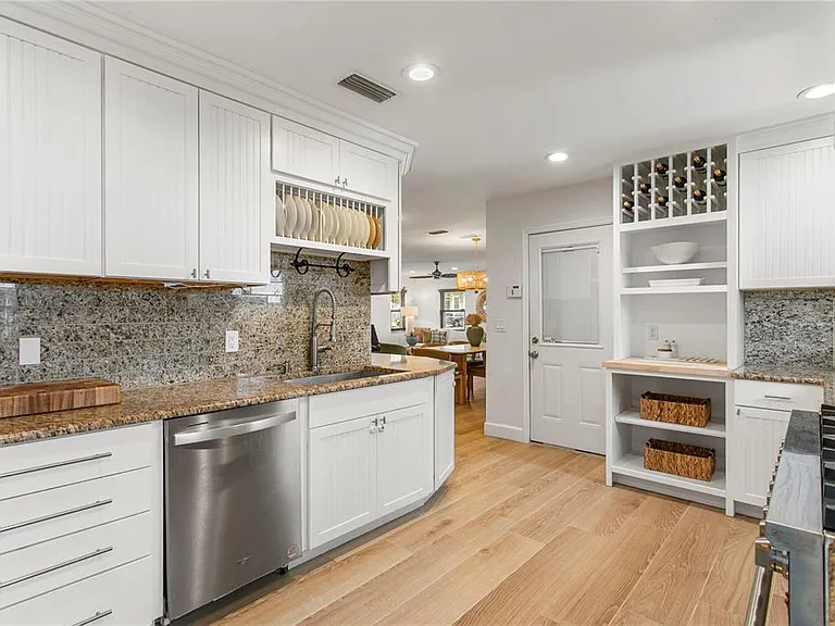 508 Columbia Dr — Photo 14