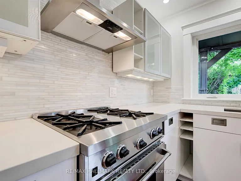 584 Logan Ave — Photo 12
