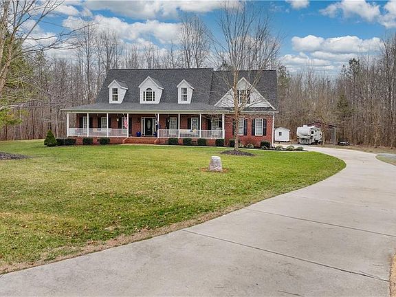 2nd image of 406 Creek Mill Ct