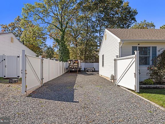 3rd image of 1991 Glen Oak Dr