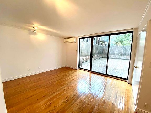 4th image of 248 E 58th St #2