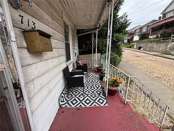 2nd image of 713 Catharine St
