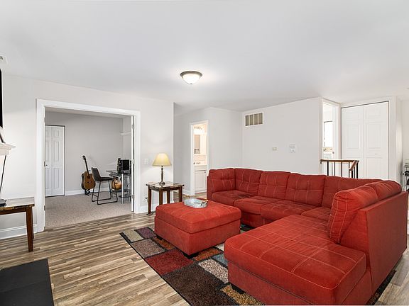 5th image of 430 Somerset Ct APT D