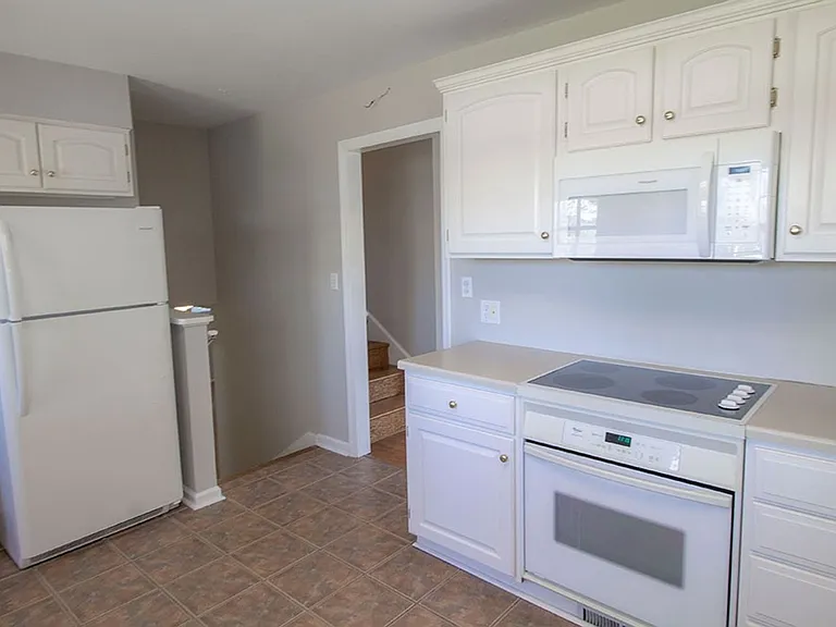 2207 Bushnell Dr — Photo 8