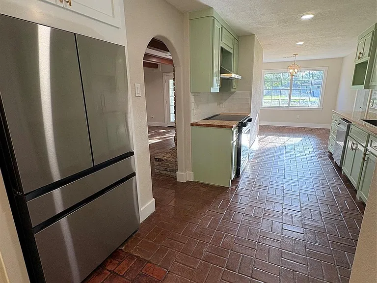 118 Clover St — Photo 11