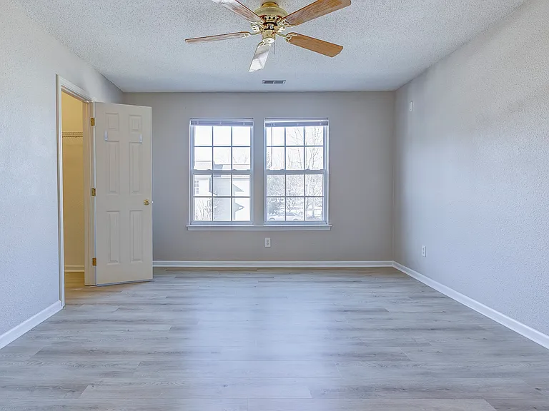 348 Atherton Dr — Photo 16