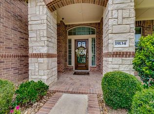 19134 Cove Forest Ln, Cypress, TX 77433