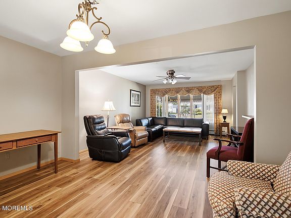4th image of 49 Westport Drive