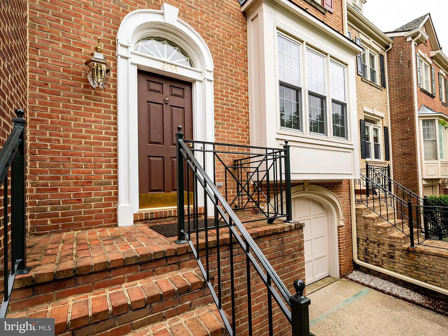 3 bed, 3.5 bath, 2299 sqft, $3,850 — Photo 2
