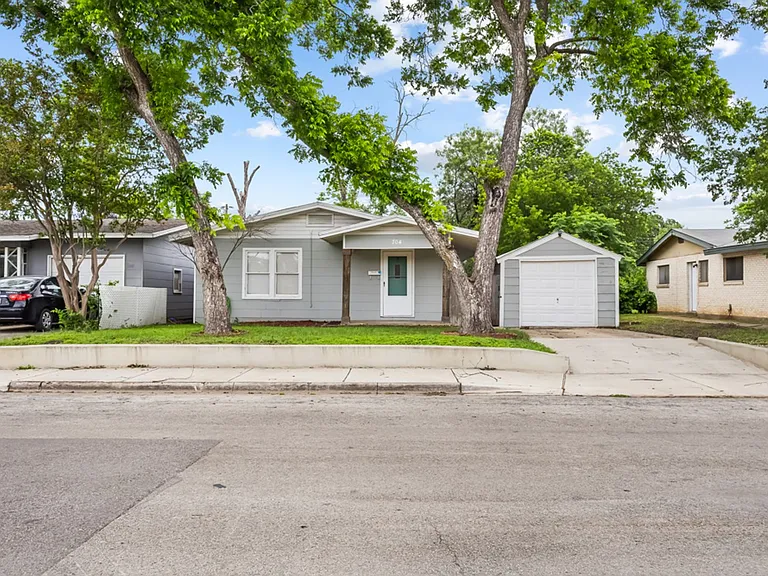 704 Curtiss Ave — Photo 24