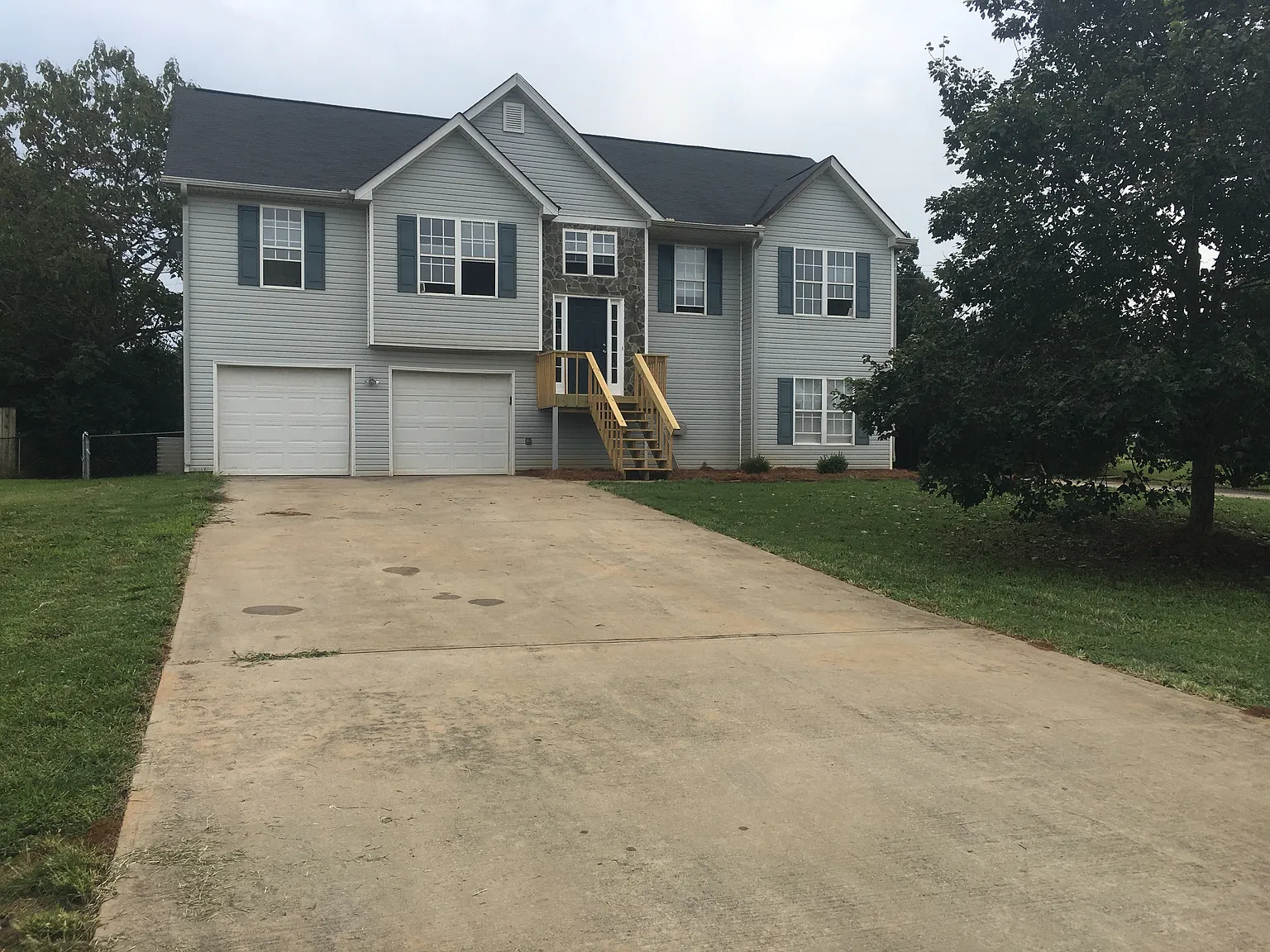 927 Justin Dr photo 1