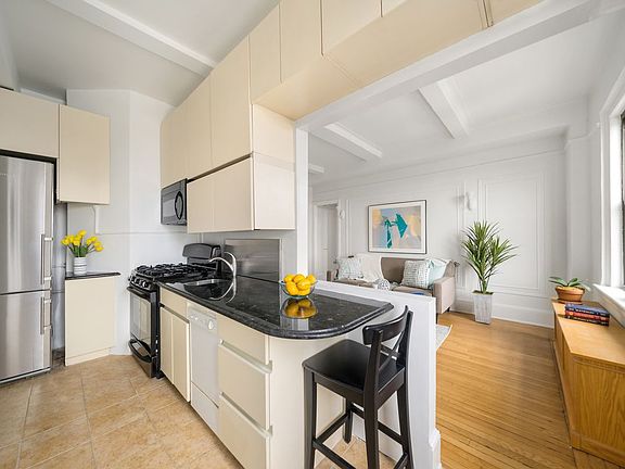 3rd image of 50 W 106th St APT 16-B