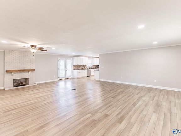 5th image of 2116 Buckingham Dr SW