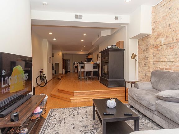 2nd image of 1414 N Western Ave #2