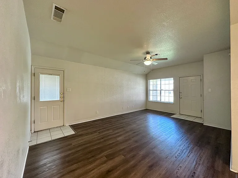 4311 Thunder Creek — Photo 6