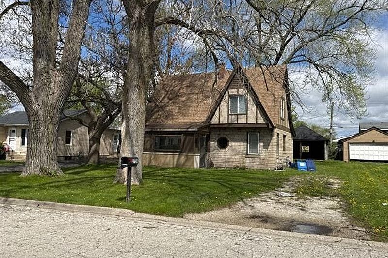 2nd image of 2720 Harrison Pl
