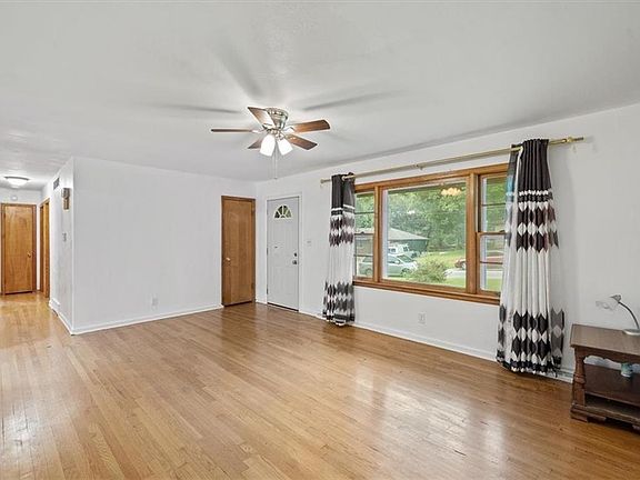5th image of 6611 Rowland Ave