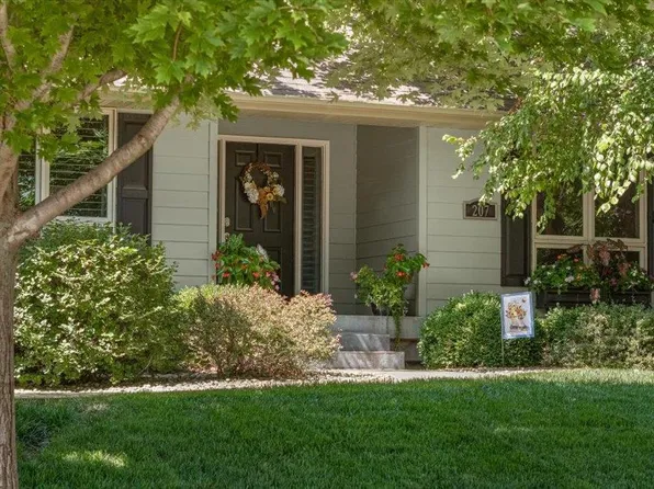 207 Ruths Ln, Wamego, KS 66547