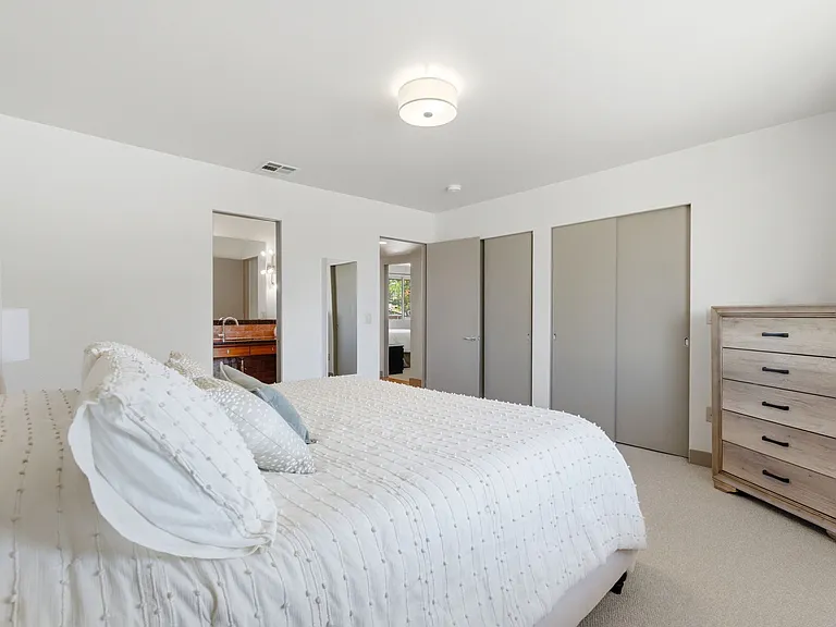 891 N Glencoe St — Photo 12