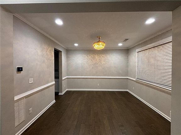 4th image of 96 Round Pond Dr