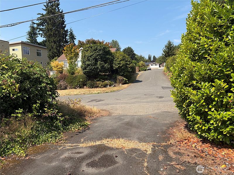 5th image of 11334 Corliss Avenue N
