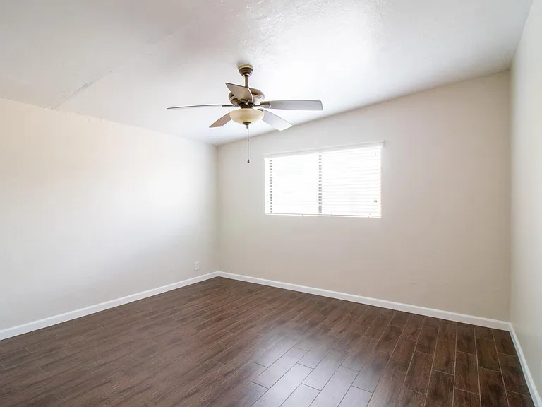 4633 E Devonshire Ave — Photo 28