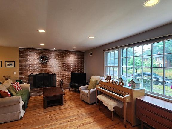2nd image of 9429 Curran Rd