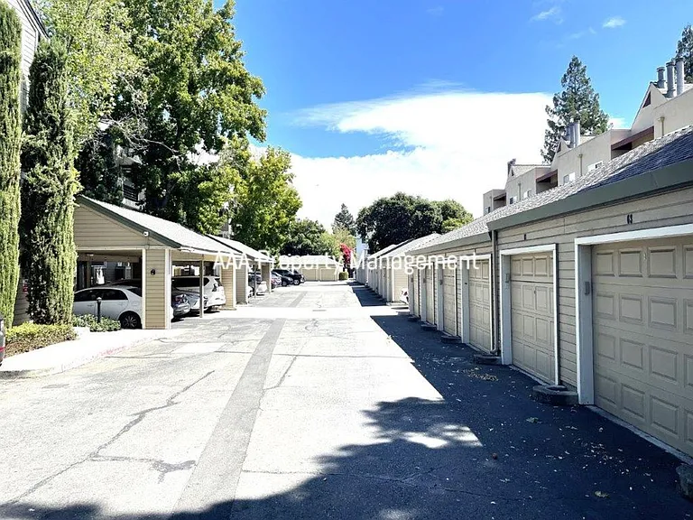 2530 Oak Rd #204 — Photo 25