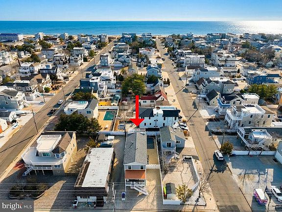 5th image of 2005 Long Beach Blvd