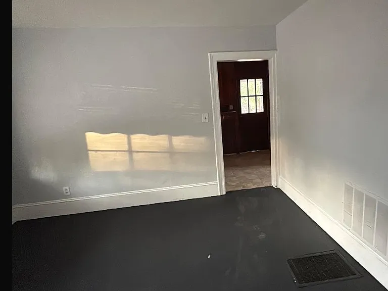 116 Rowland Cir — Photo 11