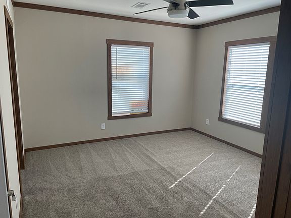 3rd image of 129 Pineland Ave #J61qpz